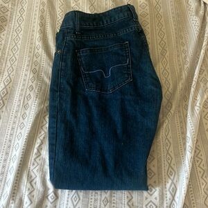 I’m am selling my Lola kimes jeans in a size 6 and 32 length.